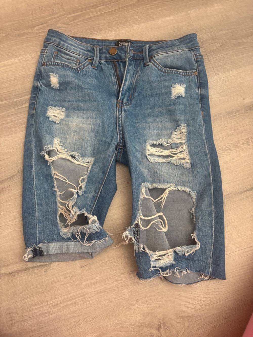 Simple Distressed Denim Capris in Blue